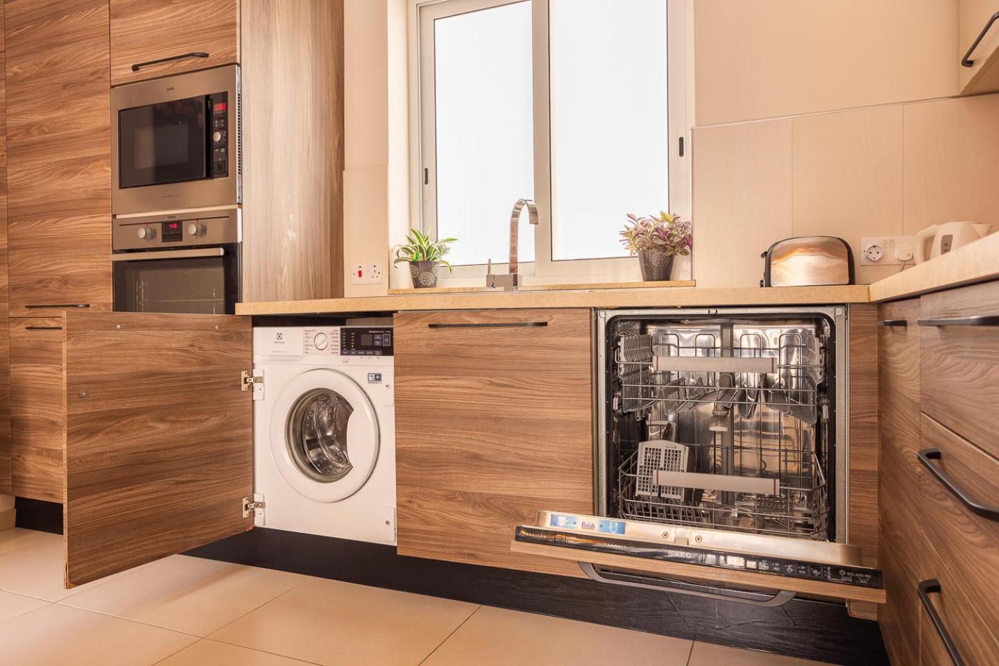Balluta Bay Spacious - 2br * Sliema